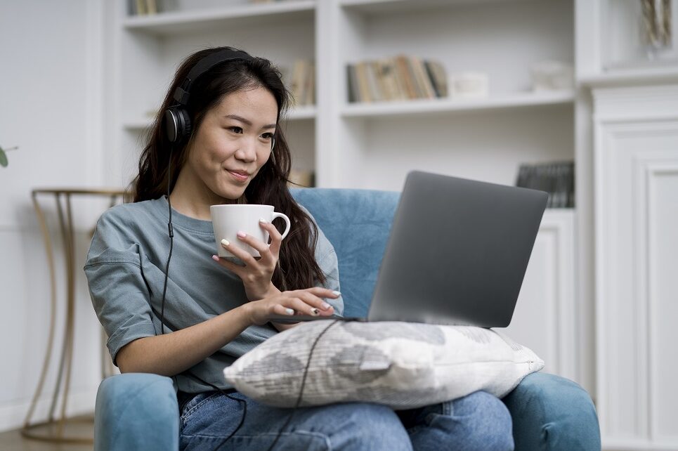 Woman doing an e-learning course on her laptop